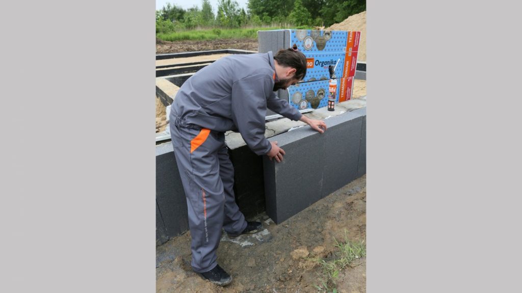 Теплый дом: узнайте, что стоит знать об утеплении фундамента Теплый дом: узнайте, что стоит знать об утеплении фундамента