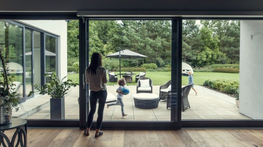 Остекление большого патио: каковы наиболее частые ошибки при установке? Остекление большого патио: каковы наиболее частые ошибки при установке?