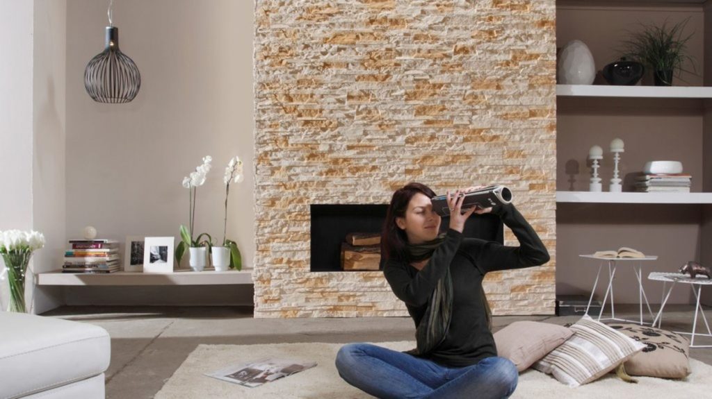 Камин «обрамленный» камнем