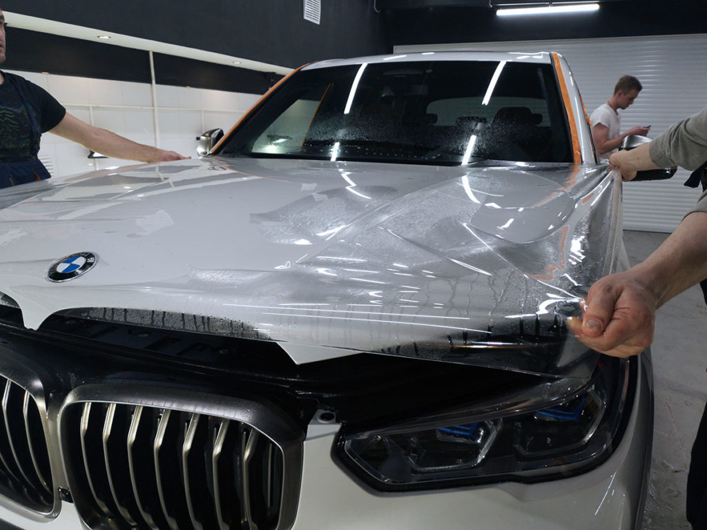 Пленка для оклейки автомобилей – почему в нее стоит инвестировать?