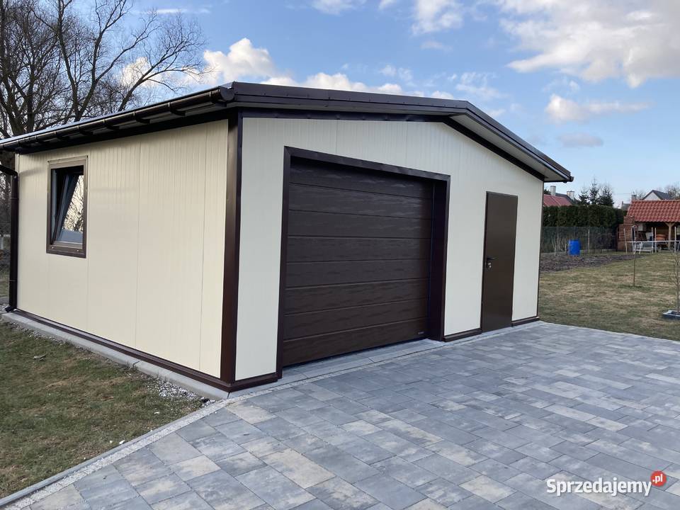 Стоит ли строить гараж из сэндвич-панелей?