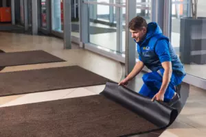 Грязезащитные ковры: аренда как эффективное решение